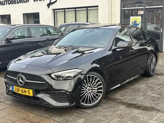 Zwart Gebruikt 2022 Mercedes C180 AMG line Sedan | € 41.950 (Eerlijke prijs) - Afbeelding 1/4