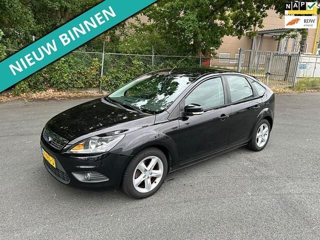 Zwart, metallic lak Gebruikt 2010 Ford Focus Hatchback | € 2.199 (Goede deal) - Afbeelding 1/3
