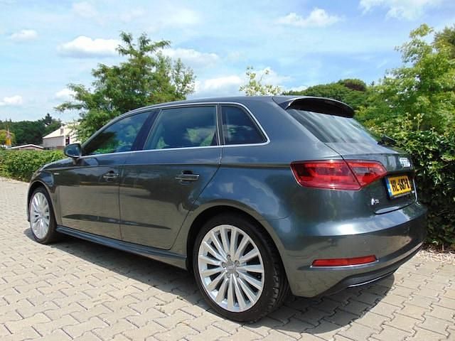 Occasion Audi A3 Sportback e-tron Ambition 2015 Grijs (metallic) Hatchback
