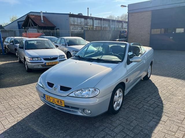Grijs Gebruikt 2002 Renault Mégane Cabriolet Sportway Cabriolet | € 2.990 (Iets duurder) - Afbeelding 1/4