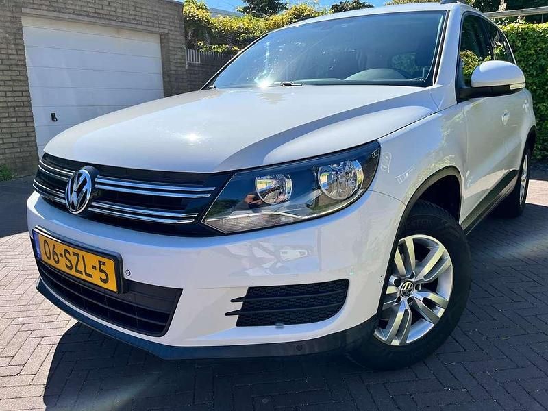 Wit Gebruikt 2012 VW Tiguan Comfortline SUV | € 10.499 (Eerlijke prijs) - Afbeelding 1/4