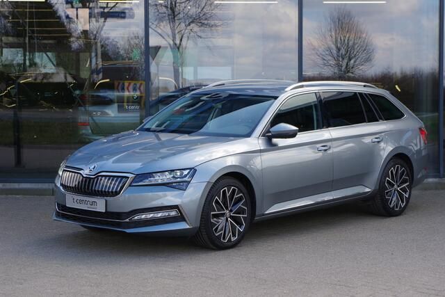 Grijs Gebruikt 2020 Skoda Superb LAURIN & KLEMENT Stationwagen | € 26.400 (Eerlijke prijs) - Afbeelding 1/4