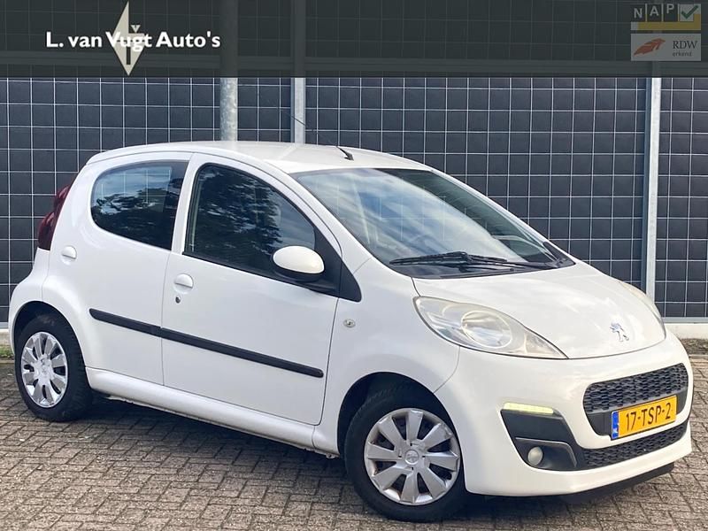 Wit Gebruikt 2012 Peugeot 107 Active Hatchback | € 2.950 (Eerlijke prijs) - Afbeelding 1/4