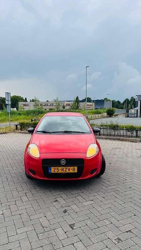 Rood Gebruikt 2011 Fiat Punto Hatchback | € 1.500 (Duur) - Afbeelding 1/4