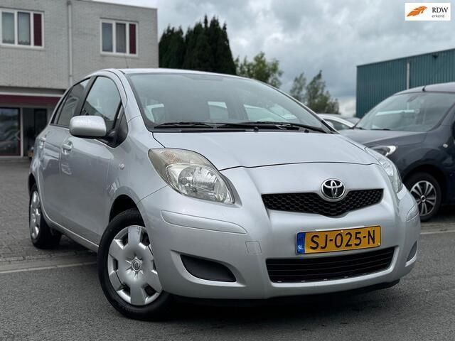 Grijs Gebruikt 2011 Toyota Yaris Hatchback | € 2.999 (Eerlijke prijs) - Afbeelding 1/4
