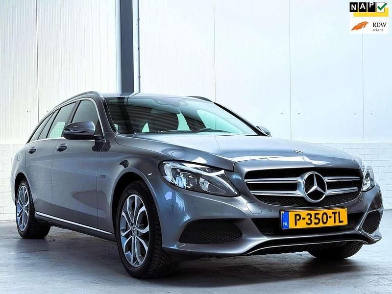 Grijs Gebruikt 2018 Mercedes C350e Business Stationwagen | € 20.950 (Iets duurder) - Afbeelding 1/4