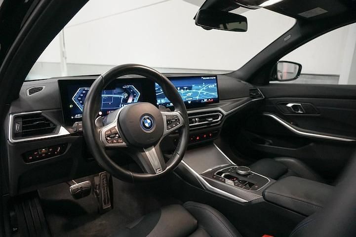 Occasion BMW 330e Comfort Edition 2023 Zwart (metallic) Stationwagen