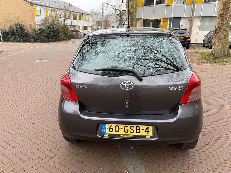 Occasion Toyota Yaris 87 PK (63 kW) 2008 Grijs Hatchback