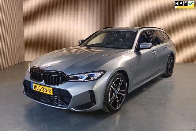 Grijs Gebruikt 2023 BMW 330 Executive Stationwagen | € 43.950 (Eerlijke prijs) - Afbeelding 1/4