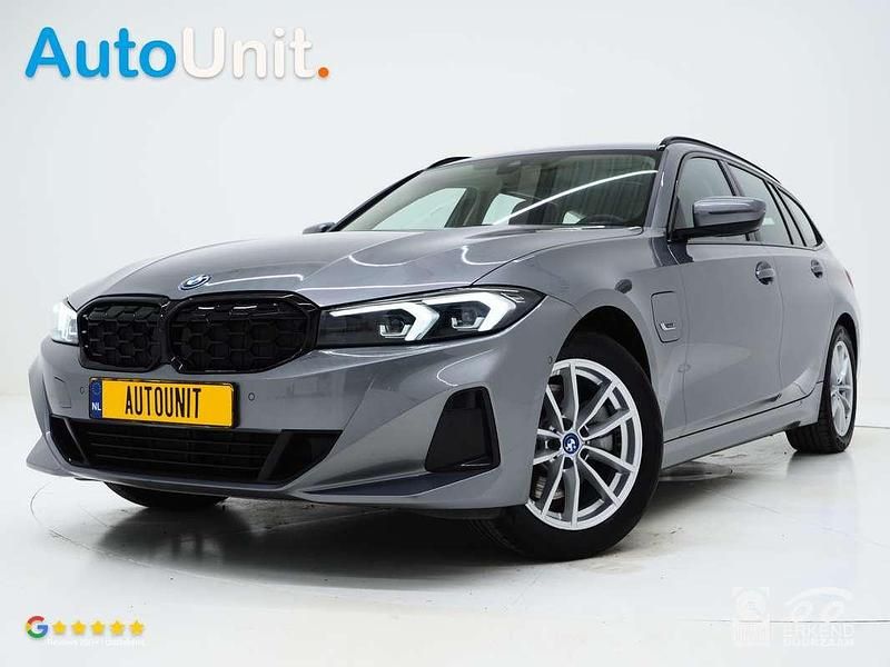 Grijs Occasion 2022 BMW 320e Shadowline Stationwagen | € 32.840 (Eerlijke prijs) - Afbeelding 1/4