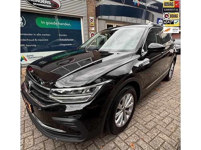 Zwart Gebruikt 2021 VW Tiguan Business SUV | € 23.950 (Goede deal) - Afbeelding 1/4