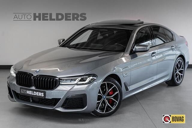Zilver Gebruikt 2023 BMW 530e M Sport Sedan | € 42.750 (Goede deal) - Afbeelding 1/4