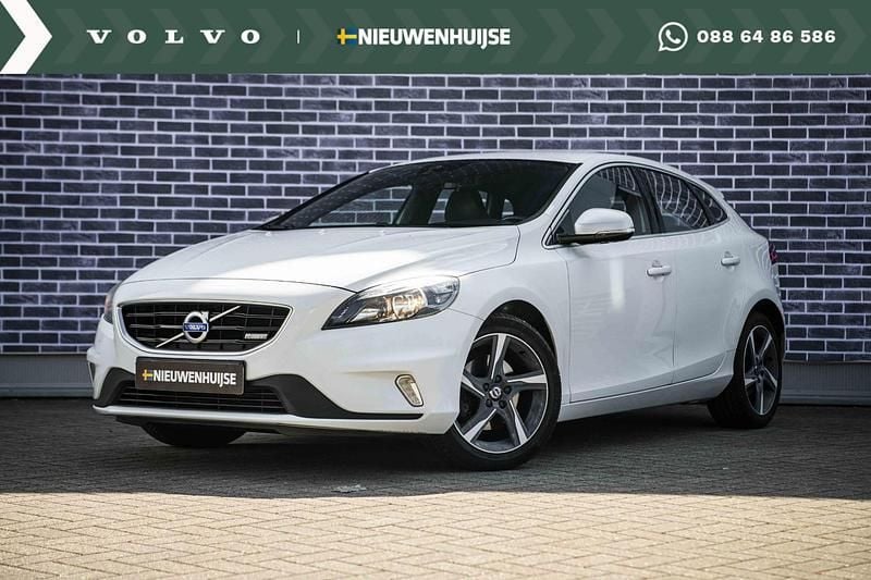 Wit Gebruikt 2015 Volvo V40 R-Design Stationwagen | € 15.694 (Iets duurder) - Afbeelding 1/3