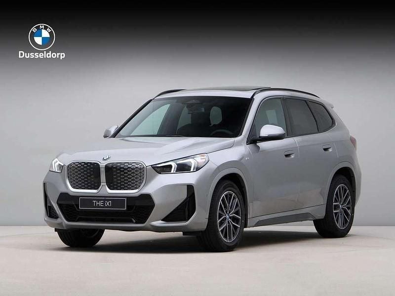 Zilver Nieuw 2025 BMW iX1 M Sport SUV | € 58.675 (Goede deal) - Afbeelding 1/4