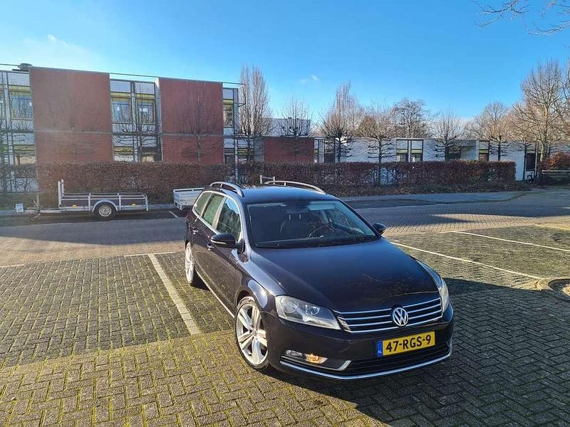 Zwart Gebruikt 2011 VW Passat Comfortline Stationwagen | € 4.750 (Eerlijke prijs) - Afbeelding 1/4