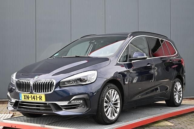 Blauw Gebruikt 2018 BMW 220 Executive Stationwagen | € 19.950 (Eerlijke prijs) - Afbeelding 1/4