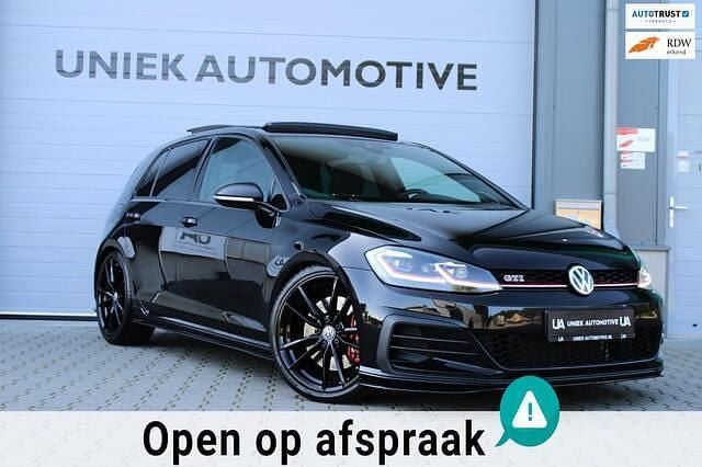 Zwart Gebruikt 2019 VW Golf VII Pure Hatchback | € 32.995 (Duur) - Afbeelding 1/4