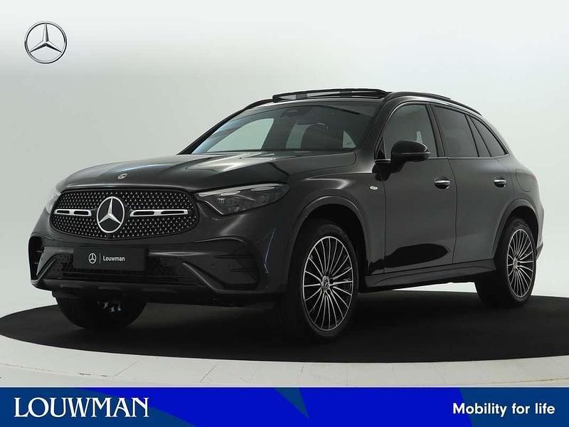 Grijs, metallic lak Nieuw 2025 Mercedes GLC300 Sport Edition SUV | € 79.835 (Super prijs) - Afbeelding 1/4