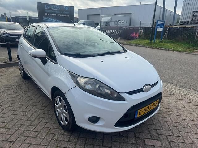 Wit Gebruikt 2010 Ford Fiesta Trend Hatchback | € 1.995 (Goede deal) - Afbeelding 1/4