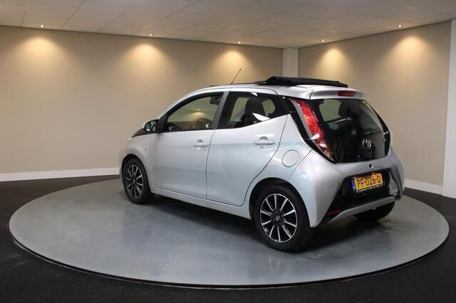 Occasion Toyota Aygo X-wave 69 PK (50 kW) 2017 Grijs Hatchback
