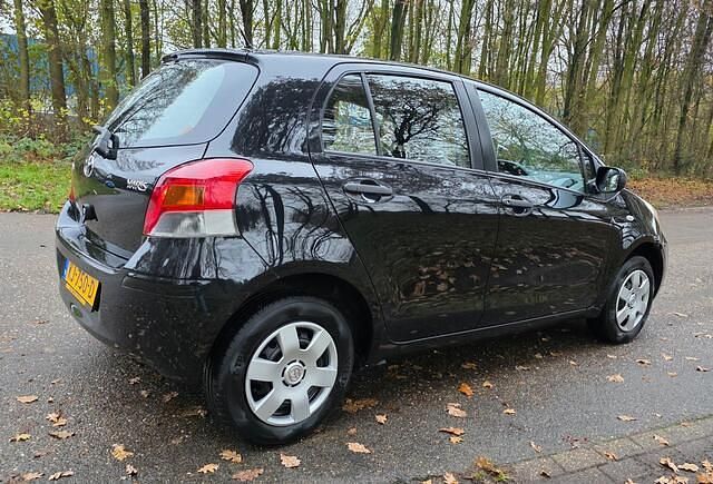 Occasion Toyota Yaris 69 PK (50 kW) 2010 Zwart Hatchback
