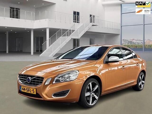 Oranje Gebruikt 2011 Volvo S60 Kinetic Sedan | € 6.400 (Goede deal) - Afbeelding 1/4