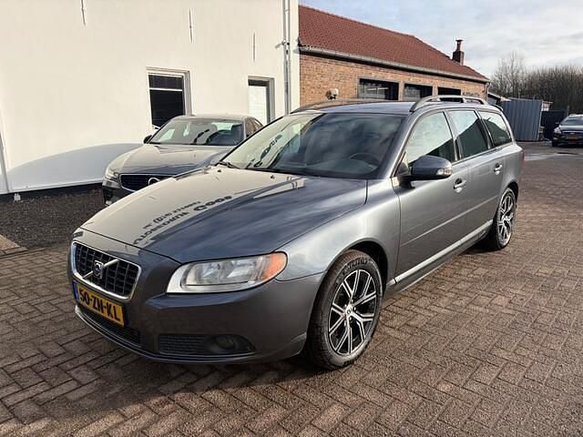 Grijs Occasion 2008 Volvo V70 Momentum Stationwagen | € 8.995 (Eerlijke prijs) - Afbeelding 1/4