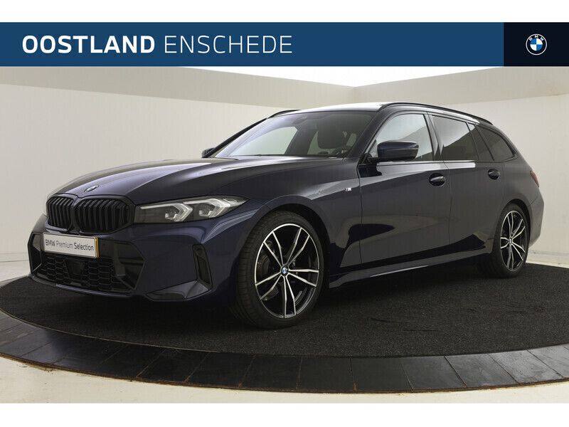 Tansanit (blauw metallic) Gebruikt 2024 BMW 318 Shadowline Stationwagen | € 47.750 (Duur) - Afbeelding 1/4