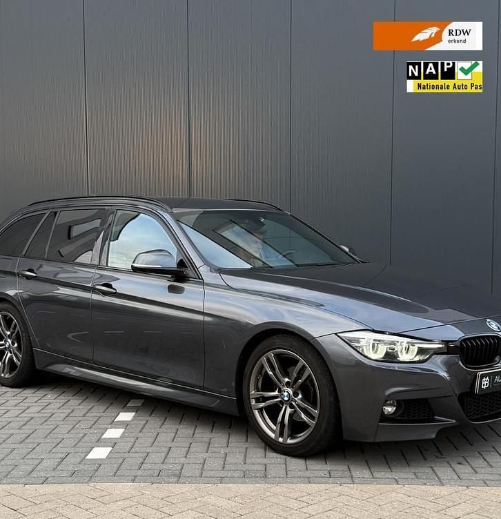 Gebruikt 2019 BMW 318 Shadowline Stationwagen | € 16.999 (Eerlijke prijs) - Afbeelding 1/4