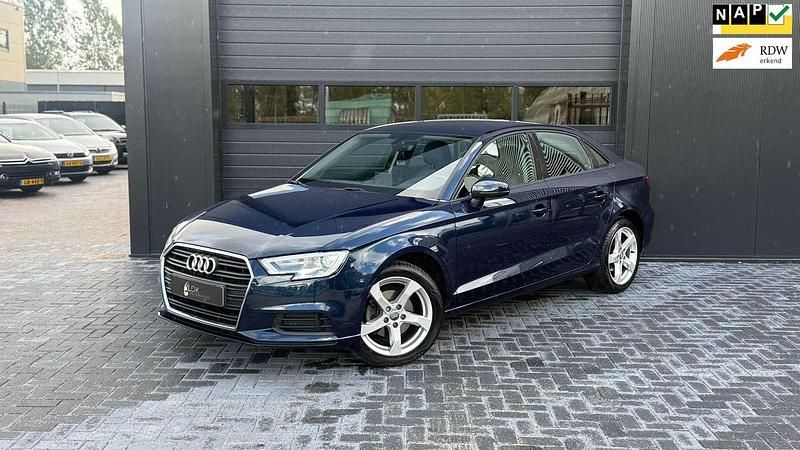 Blauw Gebruikt 2018 Audi A3 Sedan | € 17.995 (Eerlijke prijs) - Afbeelding 1/4