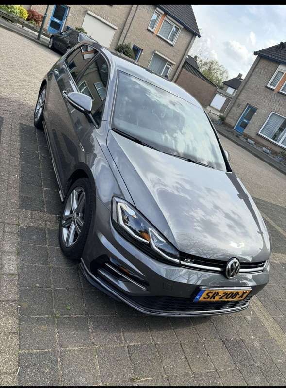 Grijs Gebruikt 2018 VW Golf VII R-line Stationwagen | € 18.500 (Iets duurder) - Afbeelding 1/4