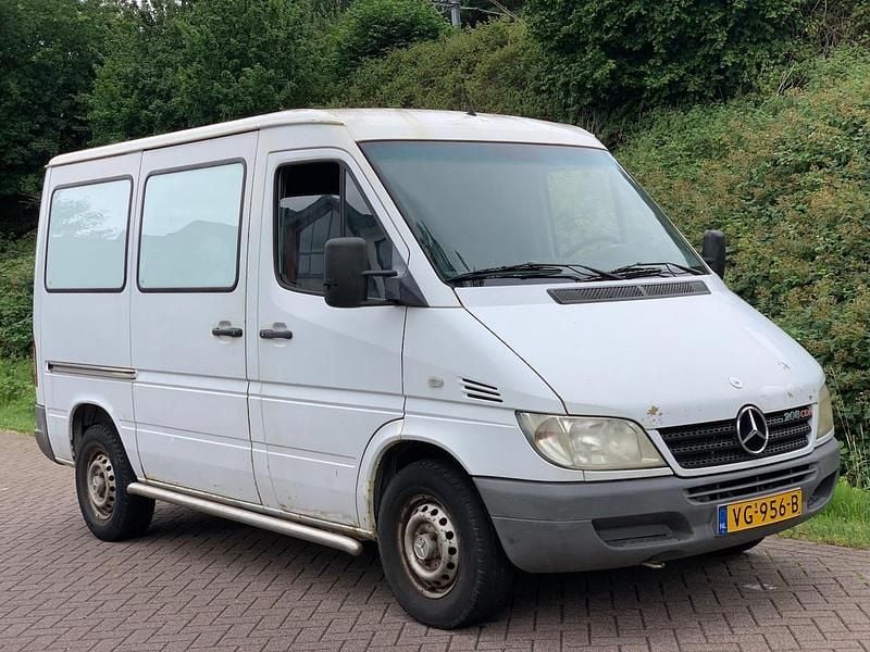 Gebruikt 2005 Mercedes 300 | € 2.950 (Eerlijke prijs) - Afbeelding 1/4