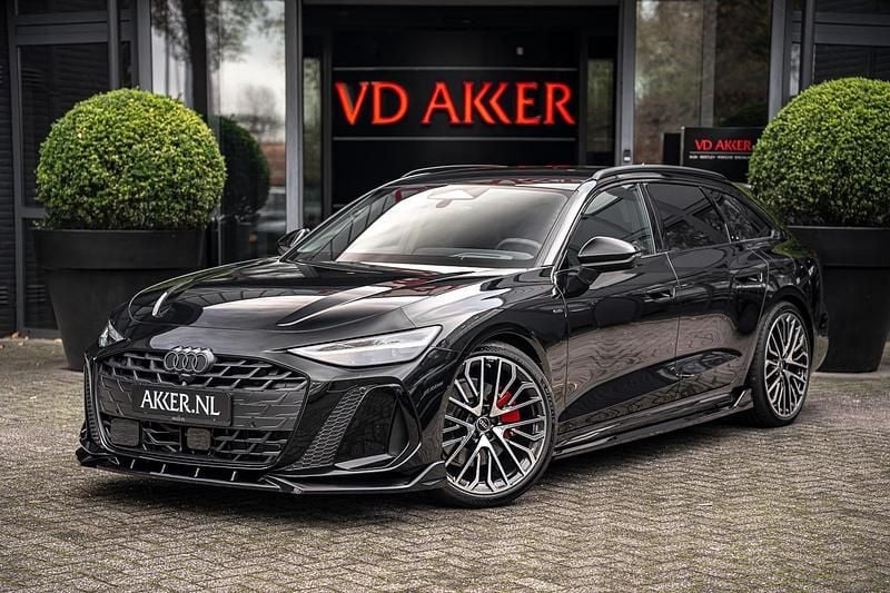 Groen Nieuw 2025 Audi A6 Competition Stationwagen | € 109.880 - Afbeelding 1/4