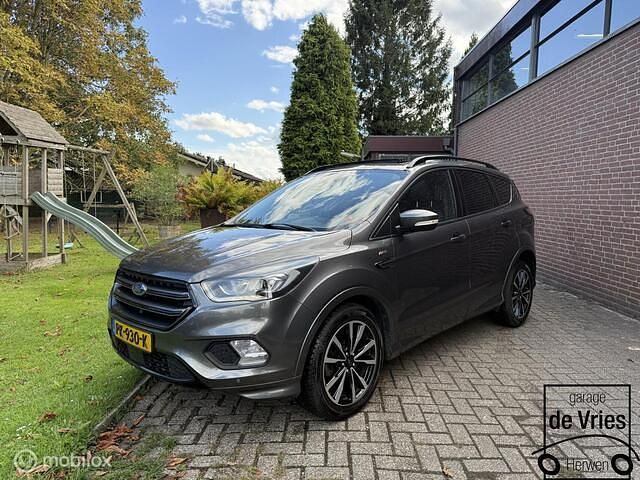 Grijs Gebruikt 2017 Ford Kuga ST-Line SUV | € 16.450 (Iets duurder) - Afbeelding 1/4