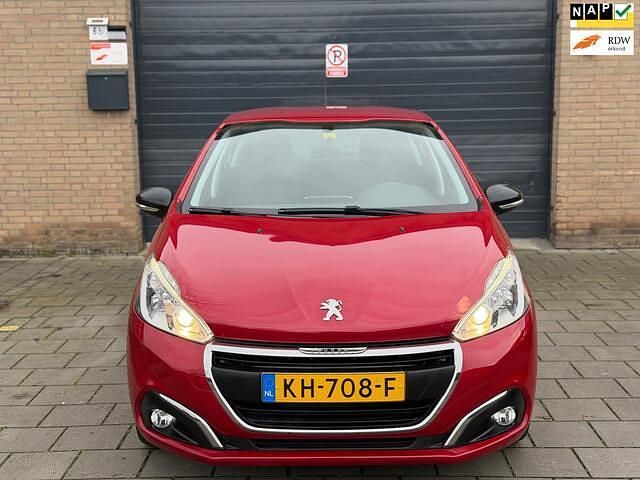 Rood (metallic) Occasion 2016 Peugeot 208 Hatchback | € 5.250 (Goede deal) - Afbeelding 1/4