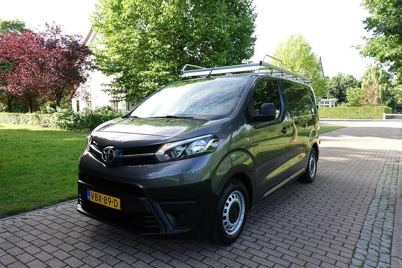 Grijs Gebruikt 2019 Toyota Proace Comfort MPV | € 11.450 (Eerlijke prijs) - Afbeelding 1/4