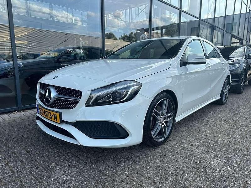 Wit Gebruikt 2017 Mercedes A180 Business Hatchback | € 18.950 (Duur) - Afbeelding 1/4