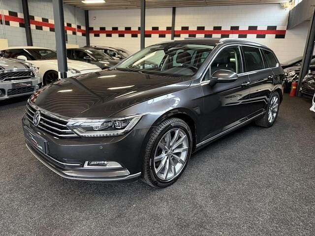 Grijs Occasion 2017 VW Passat Edition Stationwagen | € 14.975 (Eerlijke prijs) - Afbeelding 1/4