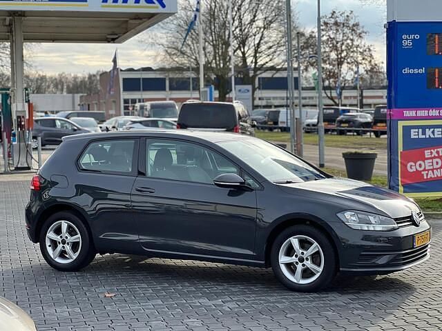 Occasion VW Golf VII Trendline 85 PK (62 kW) 2018 Grijs Hatchback