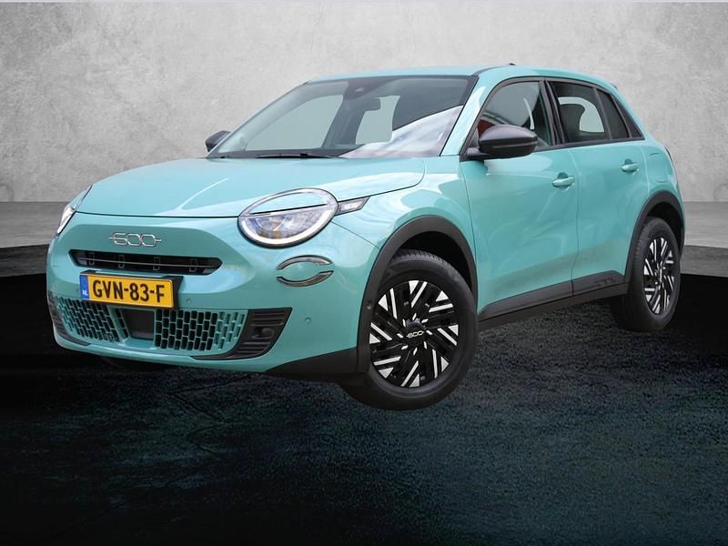 Blauw Gebruikt 2024 Fiat 600 Urban SUV | € 25.920 (Goede deal) - Afbeelding 1/4