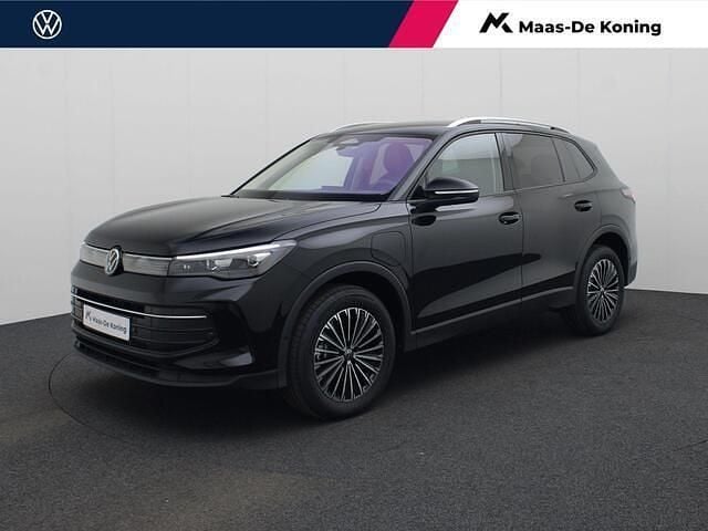 Zwart Nieuw 2025 VW Tiguan Life SUV | € 48.640 (Super prijs) - Afbeelding 1/4