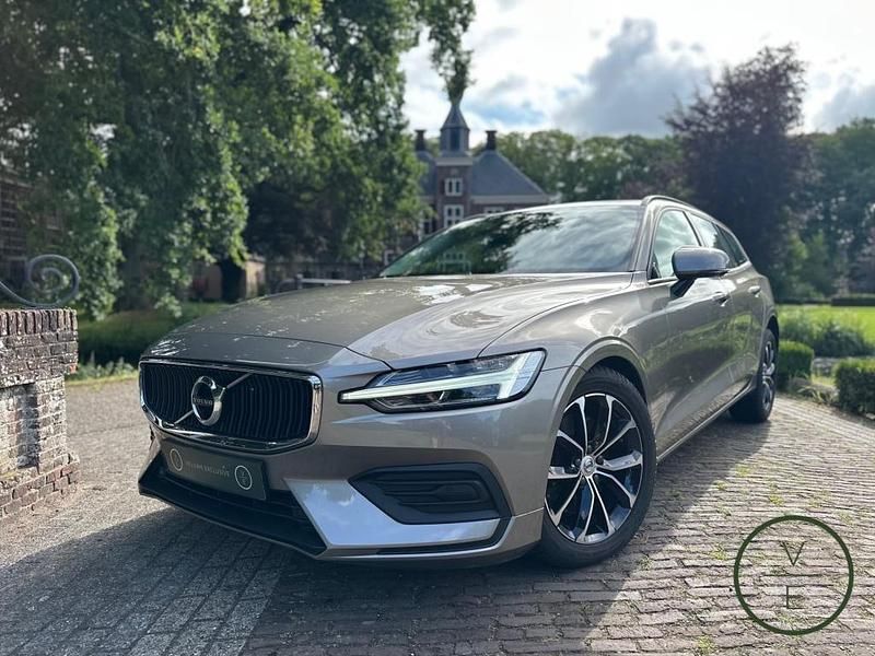 Grijs Gebruikt 2021 Volvo V60 Momentum Stationwagen | € 27.944 (Super prijs) - Afbeelding 1/4