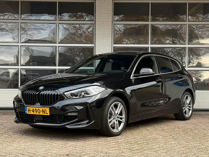 Gebruikt 2020 BMW 118 Sport Line Hatchback | € 17.950 (Super prijs) - Afbeelding 1/4