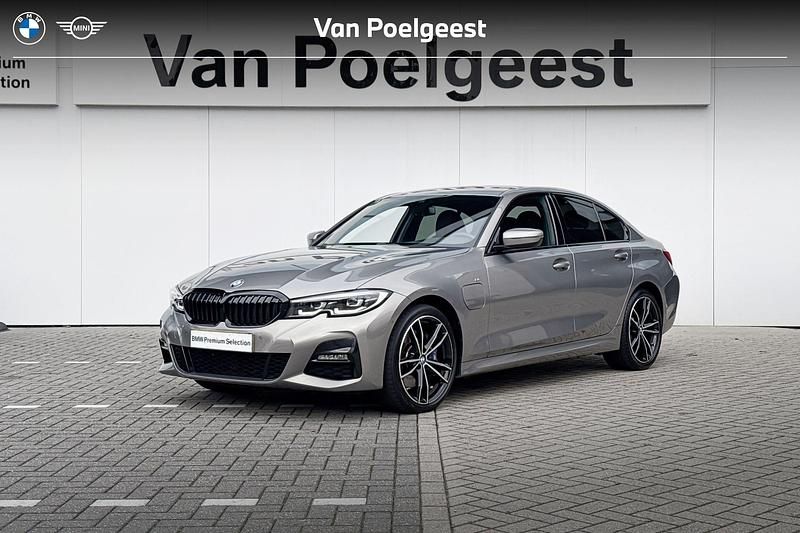 Bmw individual oxidgrau metallic (grijs metallic) Gebruikt 2021 BMW 330e Comfort Edition Sedan | € 38.900 (Duur) - Afbeelding 1/4