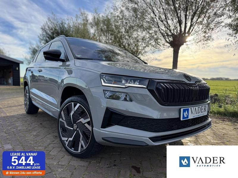 Grijs Gebruikt 2022 Skoda Karoq SportLine SUV | € 33.950 (Eerlijke prijs) - Afbeelding 1/4