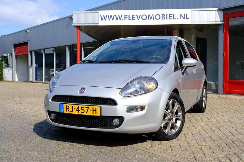 Grijs Gebruikt 2017 Fiat Punto Evo Hatchback | € 6.850 (Eerlijke prijs) - Afbeelding 1/4