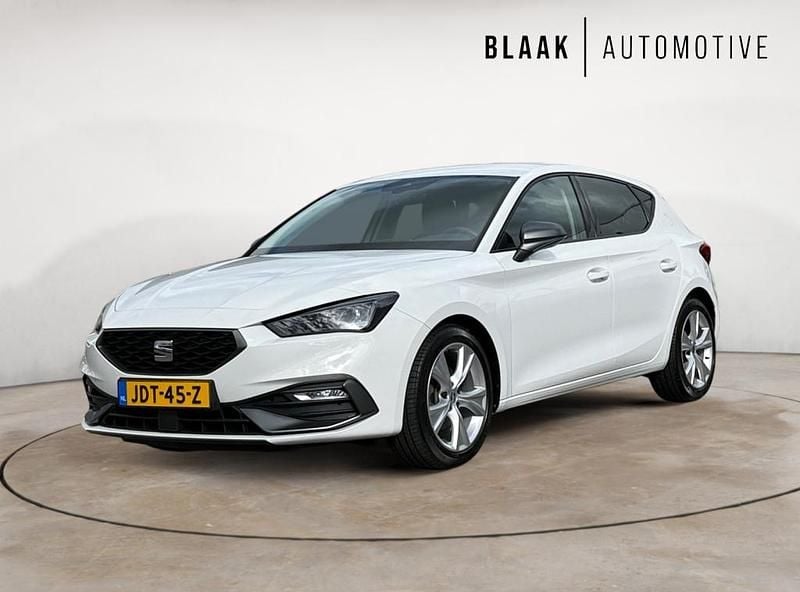 Wit Gebruikt 2022 Seat Leon FR Hatchback | € 22.785 (Goede deal) - Afbeelding 1/4