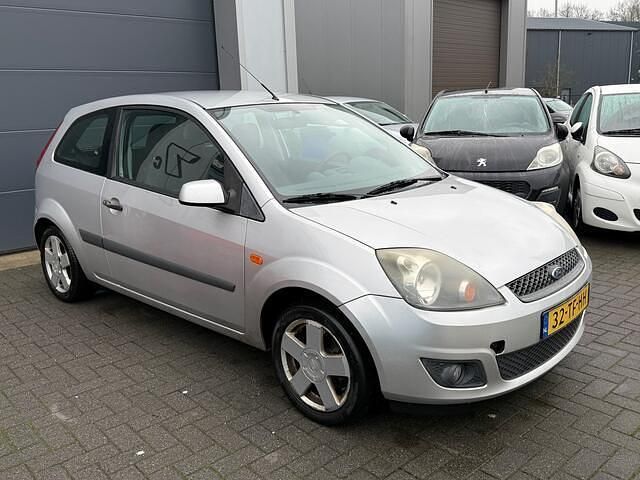Occasion Ford Fiesta 69 PK (50 kW) 2006 Grijs (metallic) Hatchback