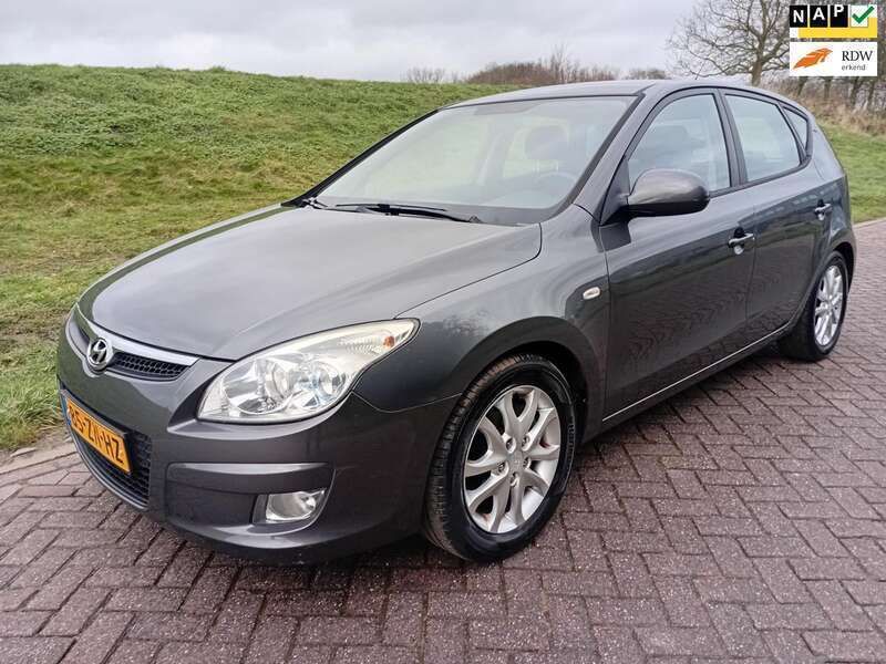Grijs Gebruikt 2008 Hyundai i30 Dynamiq Hatchback | € 3.450 (Iets duurder) - Afbeelding 1/4