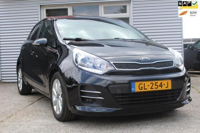 Zwart Gebruikt 2015 Kia Rio Hatchback | € 8.750 (Goede deal) - Afbeelding 1/4